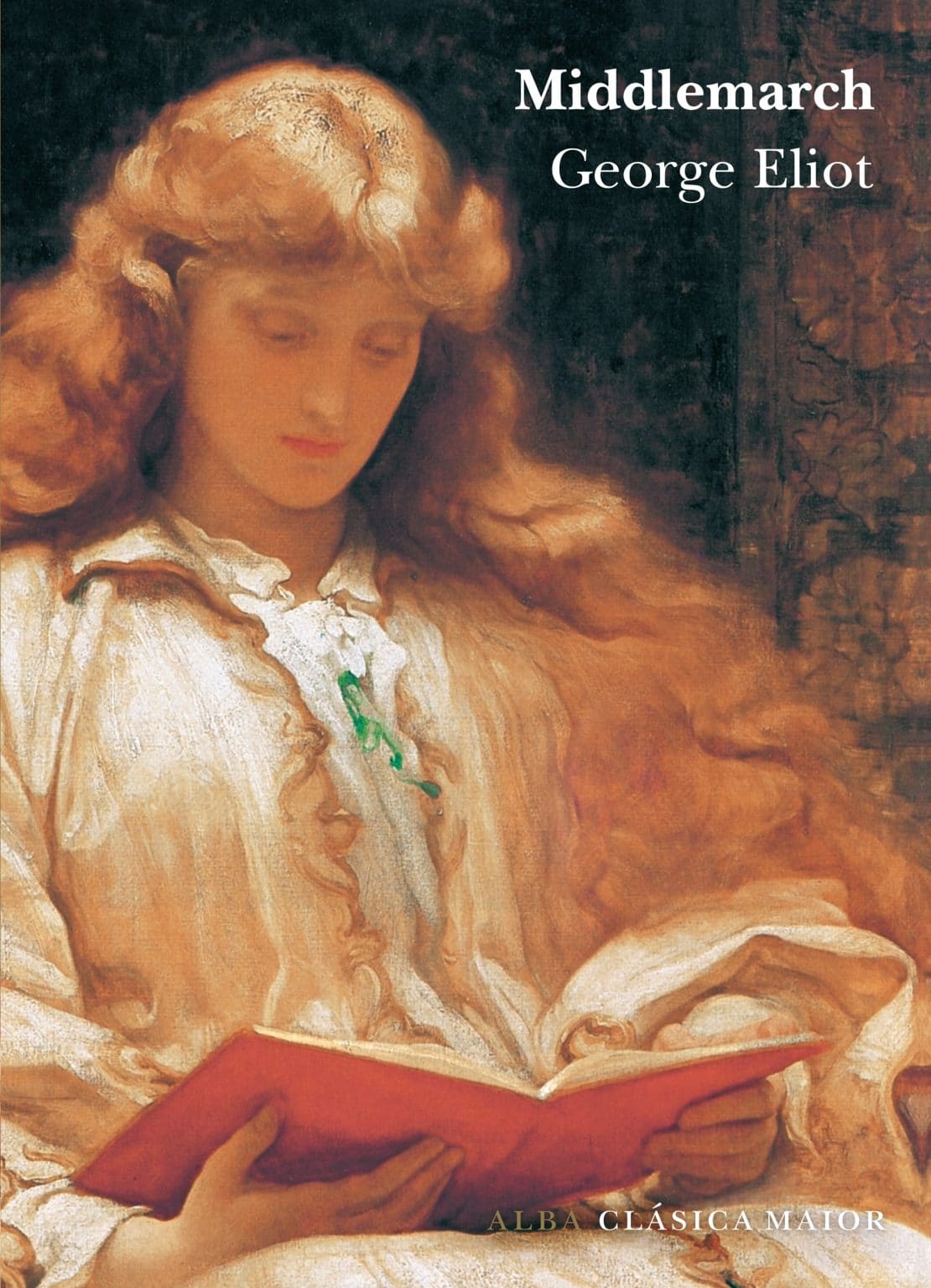 Aparece una joven de cabello largo y rubio leyendo un libro rojo abierto. Viste una blusa blanca con volantes y mira hacia abajo con expresión serena. El fondo es oscuro y en la parte superior derecha se leen el título Middlemarch y el nombre de George Eliot. En la parte inferior figura la colección Alba Clásica Maior.